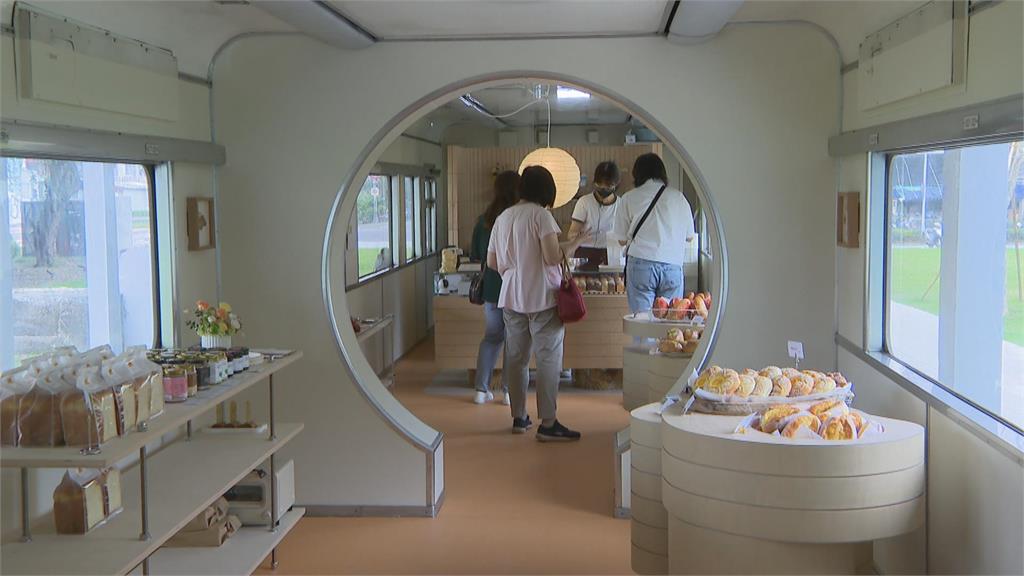 火車車廂變身麵包店　復駛濱線火車回味百年前風華