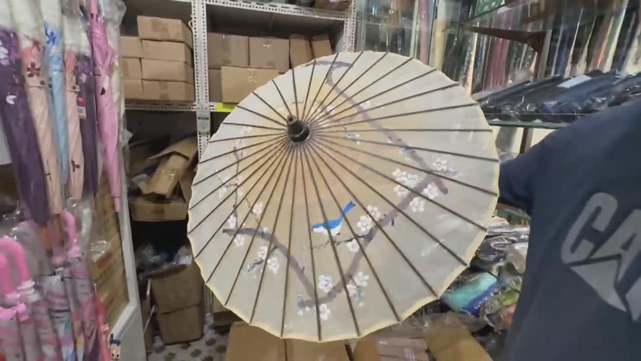 老牌傘店遭竊賊偷現金　老闆：幸好鎮店之寶竹編傘還在