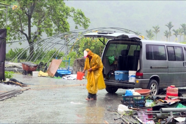 憂豪雨釀土石流 神木村民搬家當撤離