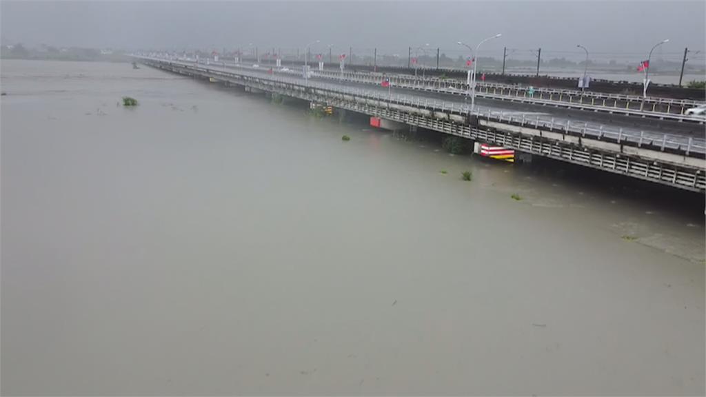 員山七賢村溪洲地區淹成水鄉澤國　即時監控系統竟被偷走