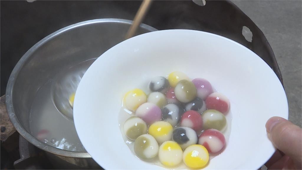 色彩繽紛湯圓 晶晶亮亮像彈珠湯圓達人創意 五種食材作彩色湯圓