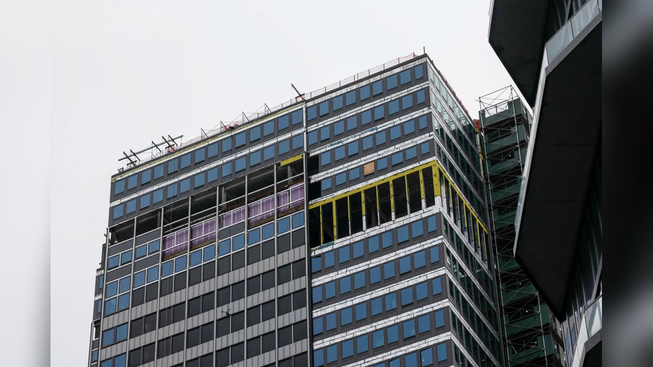 快新聞／畫面曝光！曼哈頓37層高樓爆坍塌危機　急封街撤離
