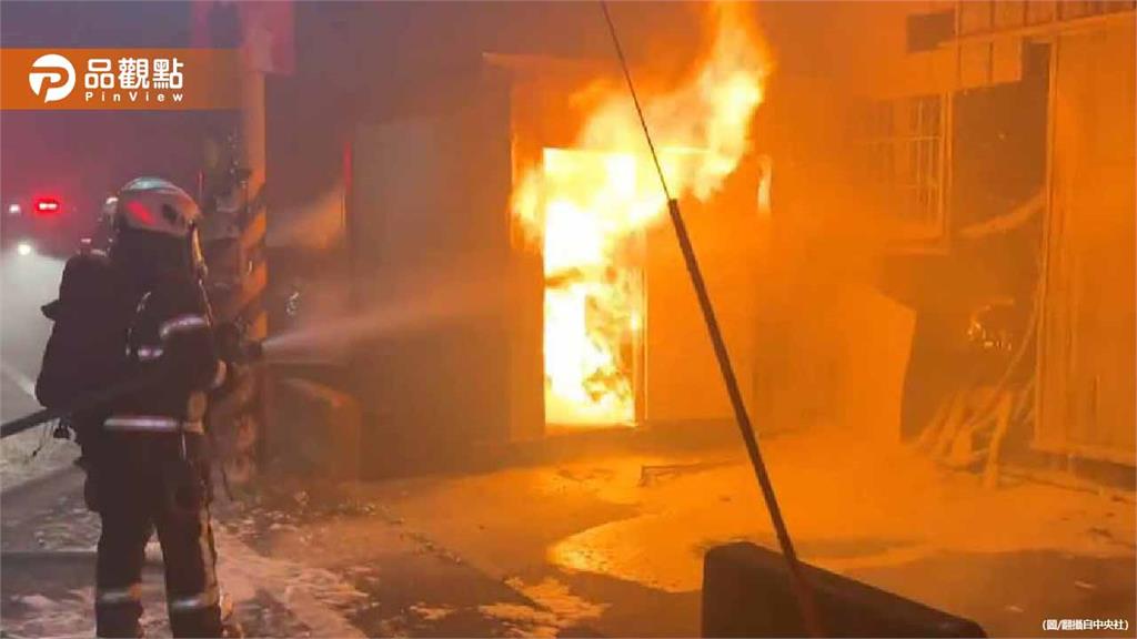 鹿港塑膠廠清晨大火!熱煤油加熱機引燃 現場搶救畫面曝