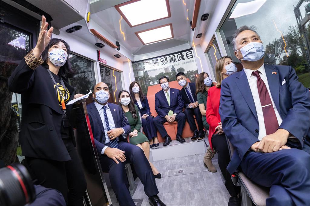 快新聞／美眾議員參訪桃園體驗5G、自駕車　鄭文燦：促進台美關係