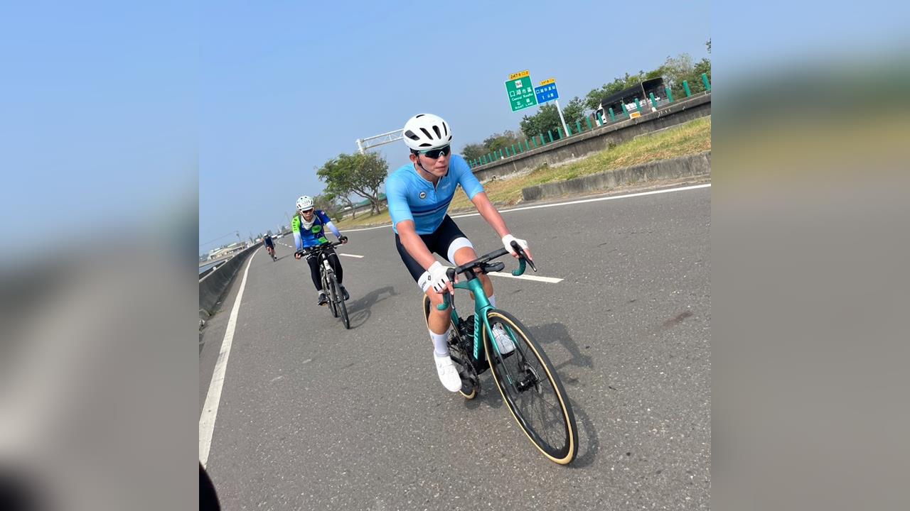 快新聞／效仿阿北？黃國昌完成北高360　喊「最感謝我的寶貝」