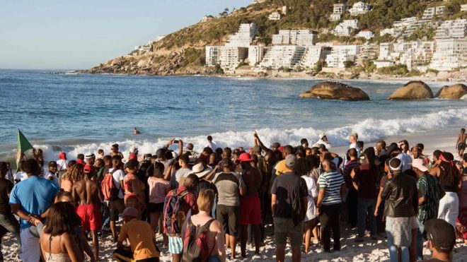 開普敦海灘傳警衛趕黑人 再引爆南非種族隔離爭議