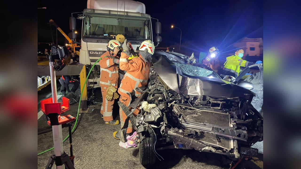 快新聞/國3北上重大車禍!4車連環追撞釀6傷 2人意識不清急送醫