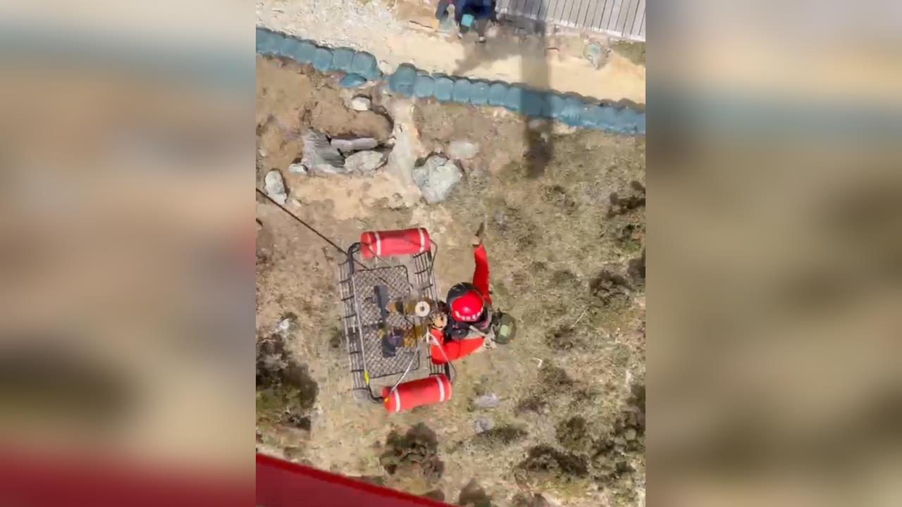 快新聞/登山驚魂!台東嘉明湖、小鬼湖傳山友受困 空勤總隊直升機吊掛救回2人
