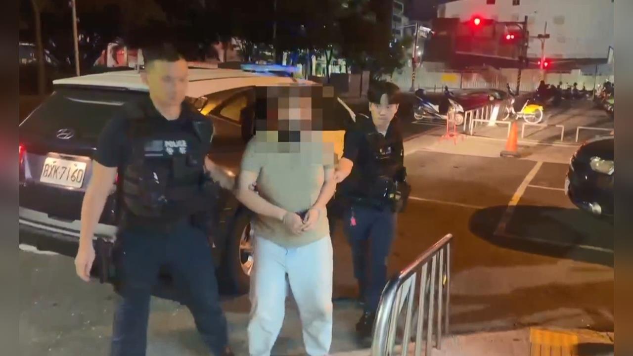 漢堡店驚魂！４７歲女嫌犯持刀闖入搶５千　警圍捕逮人