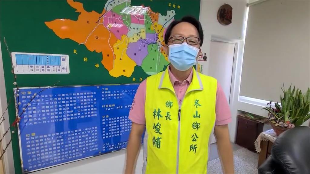 宜蘭風箏嘉年華風太小 蠟筆小新「摔倒」偷襲遊客