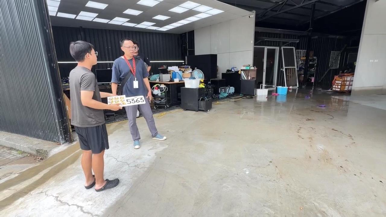 您車牌還在嗎？淹水後「車牌散落」　熱心民眾PO網協尋