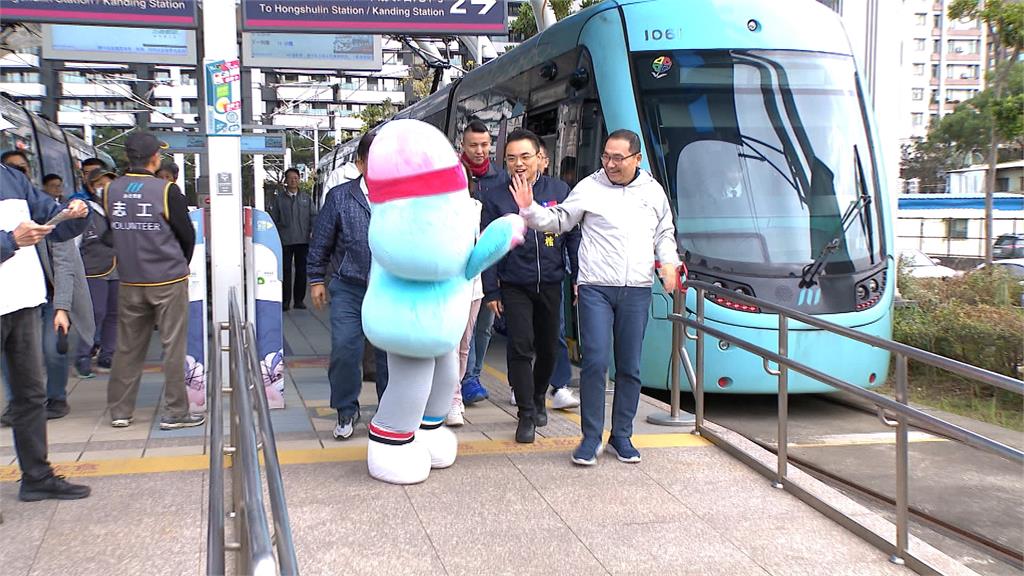 新北市長侯友宜攜手吉祥物「壯寶」　啟動世壯運主題列車