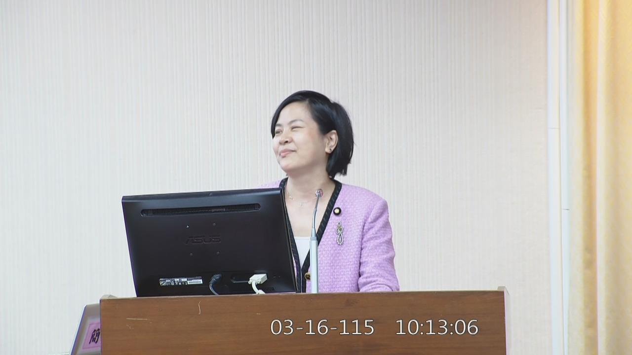 快新聞／劉世芳拒上台！李貞秀上演「空氣質詢」　全場看傻