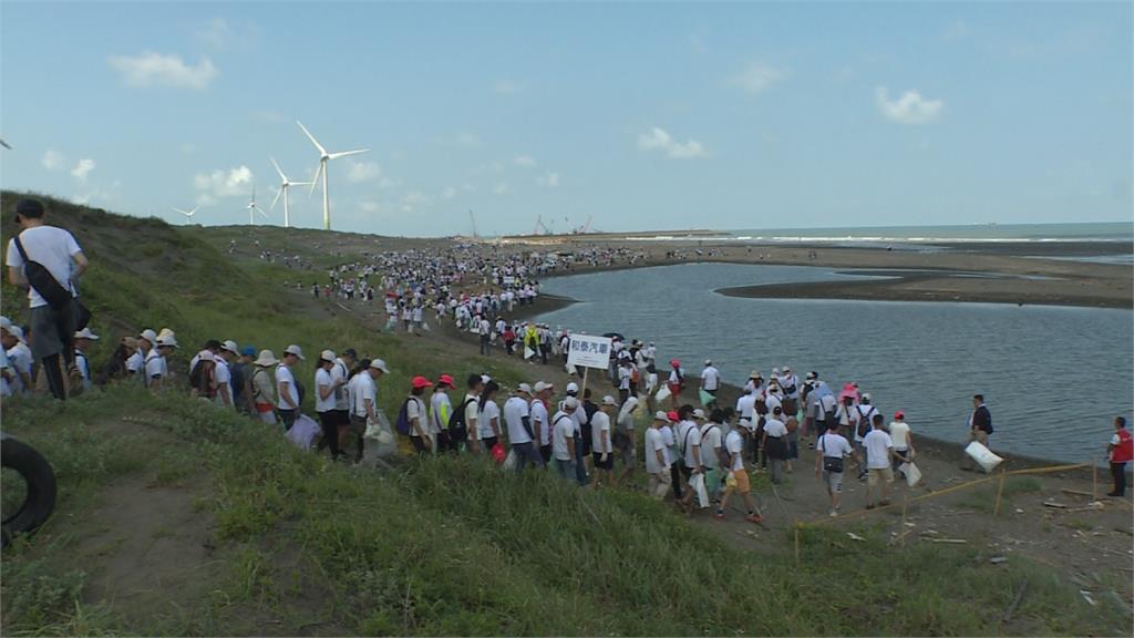 淨灘捐錢做公益 汽車代理商守護海洋環境