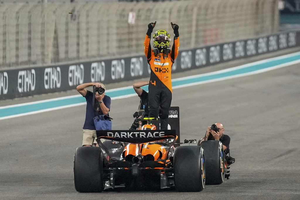 賽車(影)／F1阿布達比封關戰 麥拉倫車隊睽違26年再奪車隊世界冠軍