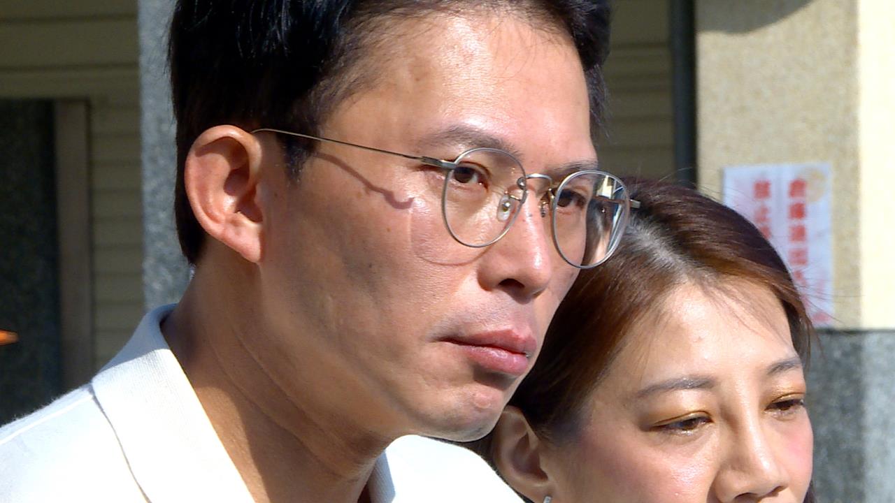 要退選? 四叉貓爆黃國昌三重與周曉芸看板已撤下