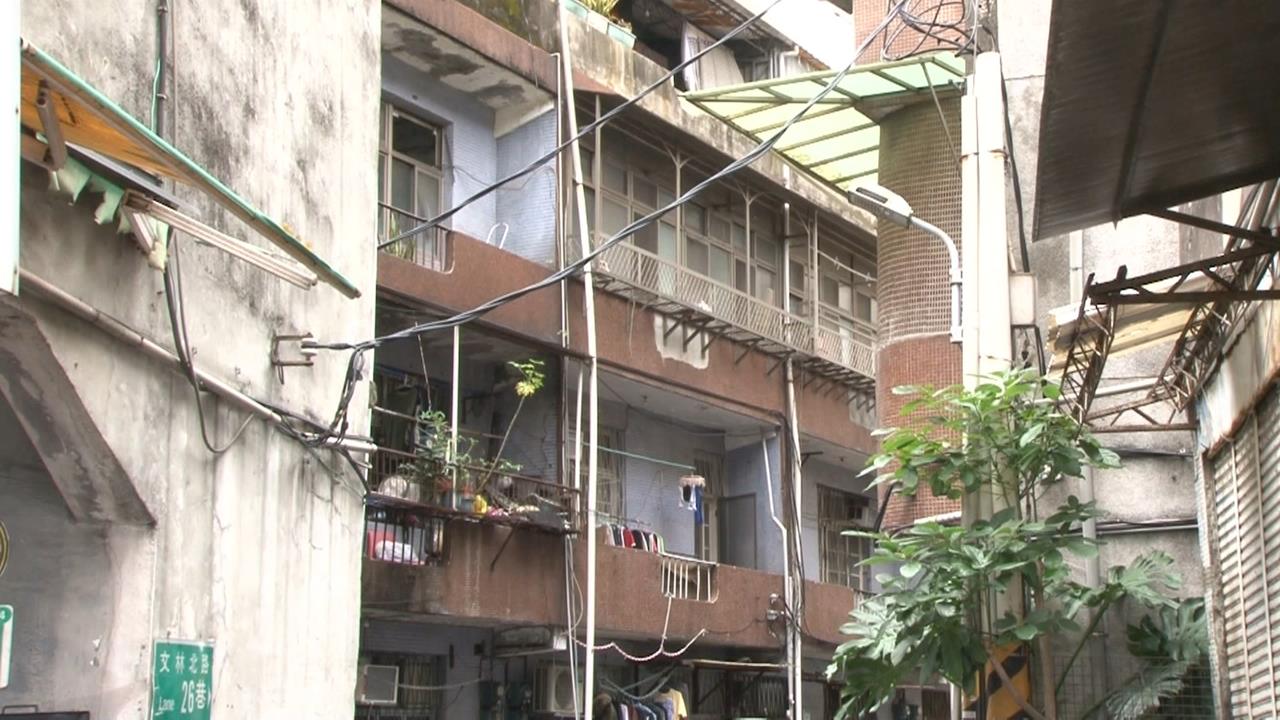 公寓遭竊屋主逮賊「玩自拍」　還給200元吃飯、搭車