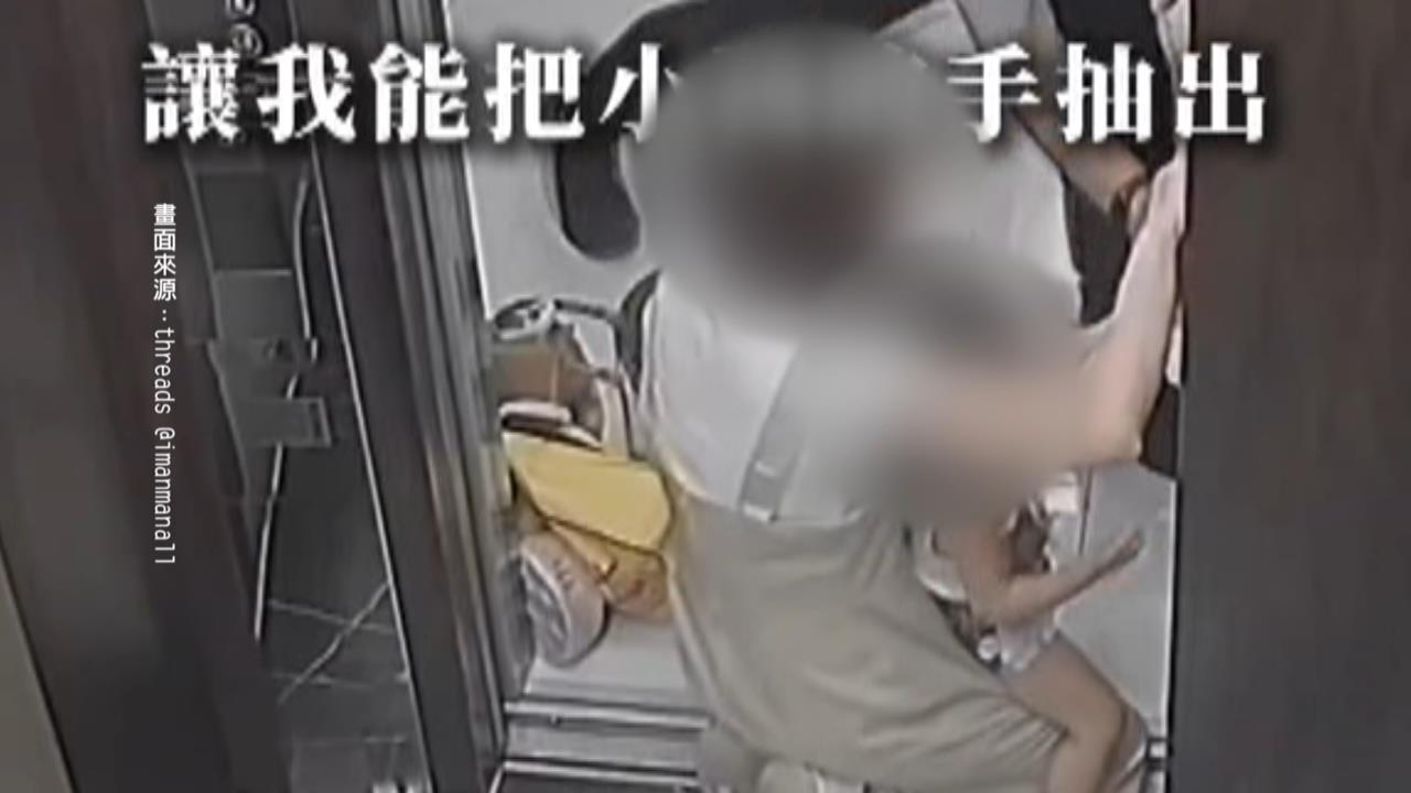 2歲女童「手卡電梯門縫」嚇壞嚎啕大哭　保全衝上樓神救援