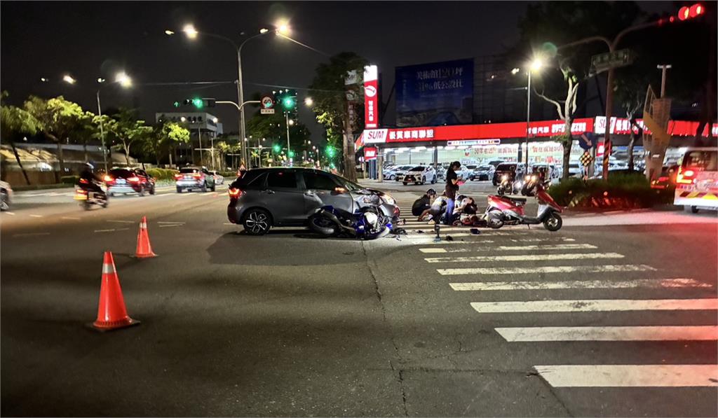 汽車轉彎未禮讓直行機車 共造成3人受傷送醫