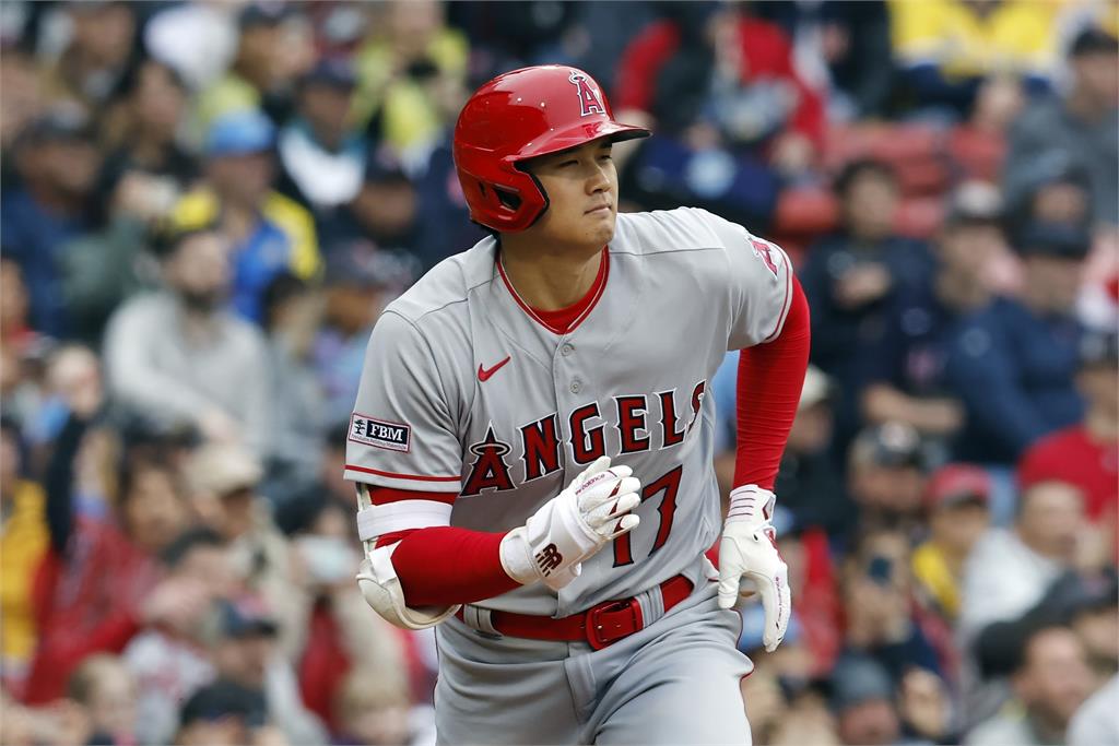 MLB／大谷穿外套「拉鍊卡死」無奈苦笑　神糗畫面網樂翻：終於有辦不到的事