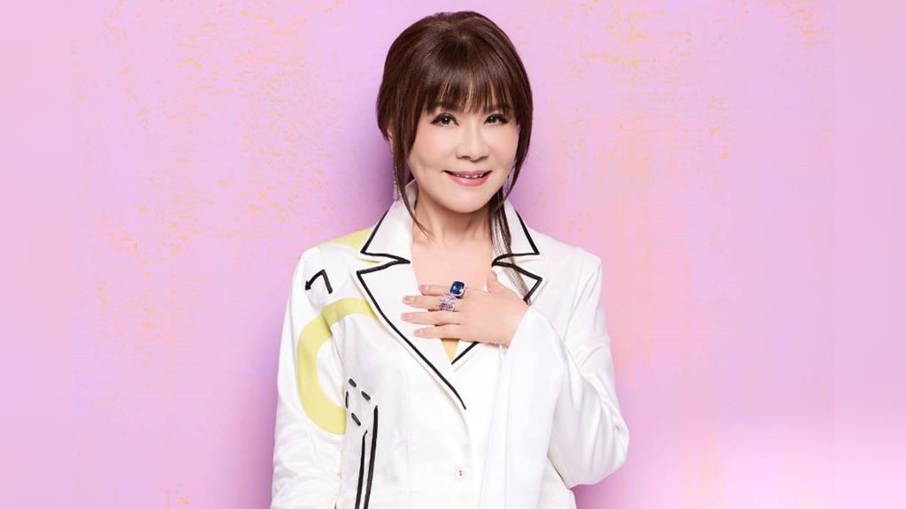 龍千玉趕場演出嘆「為錢堵生命」 不慎摔落升降舞台「下場無法走路」