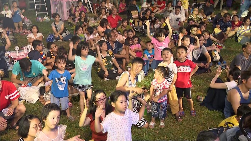 嘉義東石海之夏Day3 MOMO家族帶小朋友唱跳
