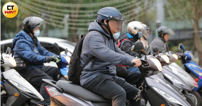 機車考照去年7.1萬人放鳥！　黑名單新制「缺考1次暫停預約15天」