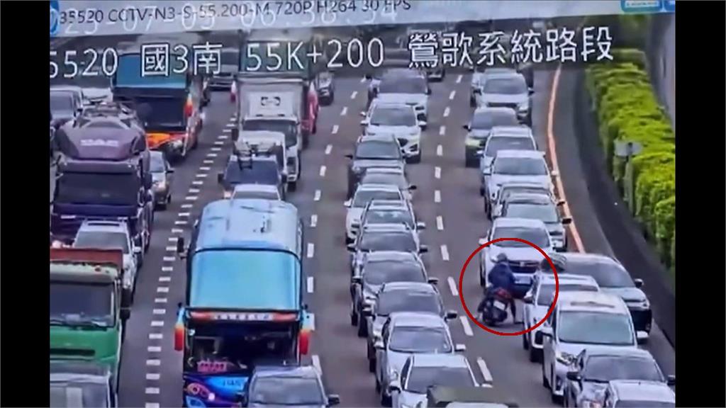 騎士逆闖國道「狂飆17公里」　離譜畫面曝！警全線封閉攔截