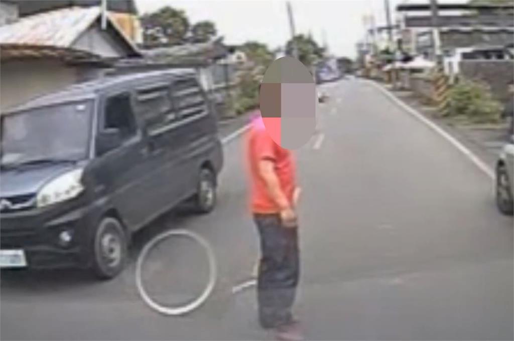 花蓮救護車載患者遭醉男攔阻　離譜行為引網友砲轟