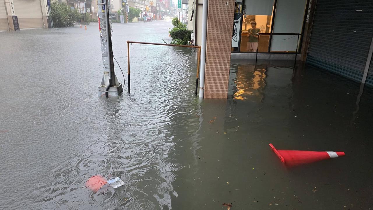 快新聞／彰化暴雨！員林多處「咕嚕咕嚕」　汽機車泡水慘況曝光