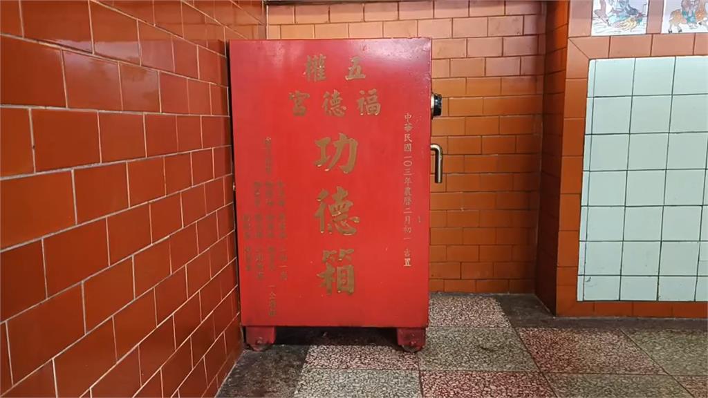 邊拜拜邊偷香油錢　竊賊自製釣竿「釣」出1800元