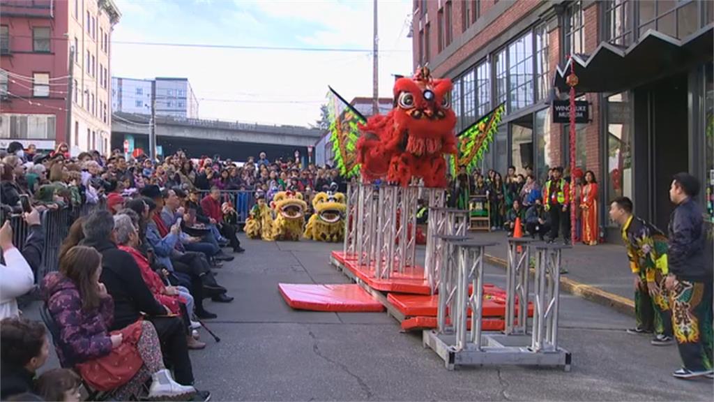分享華人農曆春節文化　<em>西雅圖</em>舞龍舞獅團演出迎龍年