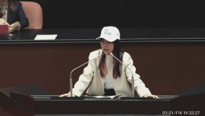 快新聞／游智彬闖立院直播還羞辱女立委　黃捷拍桌槓韓國瑜：這樣的國會我們不要