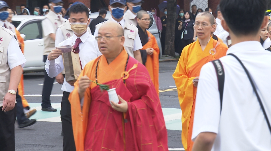 三峽車禍頭七祈福法會　民眾默哀哽咽　民團要求還路於民