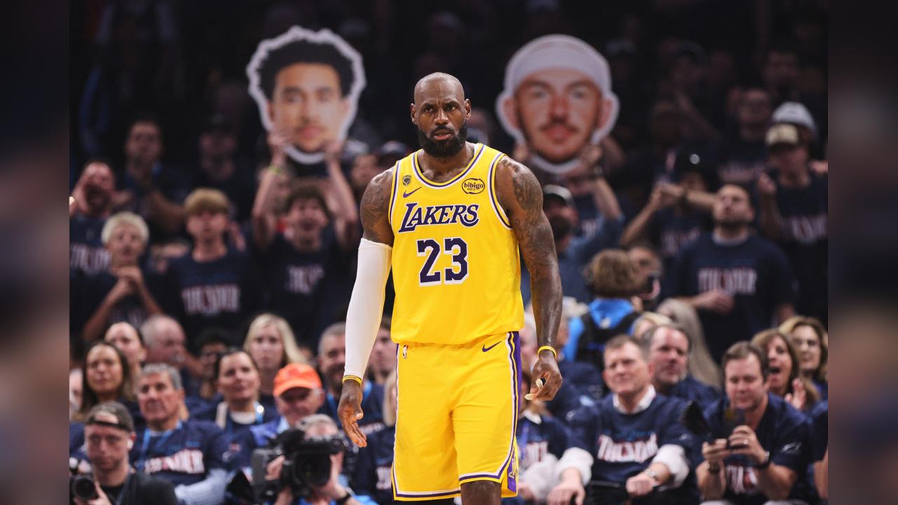 NBA(影)/籃球生涯下一步該怎麼走暫放一旁!詹皇先在家享受天倫之樂