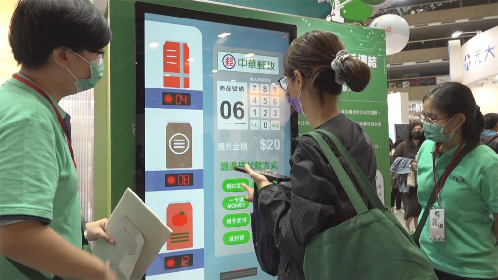 中華郵政創新數位金融服務　多國語言ATM掃QR　CODE就能領錢