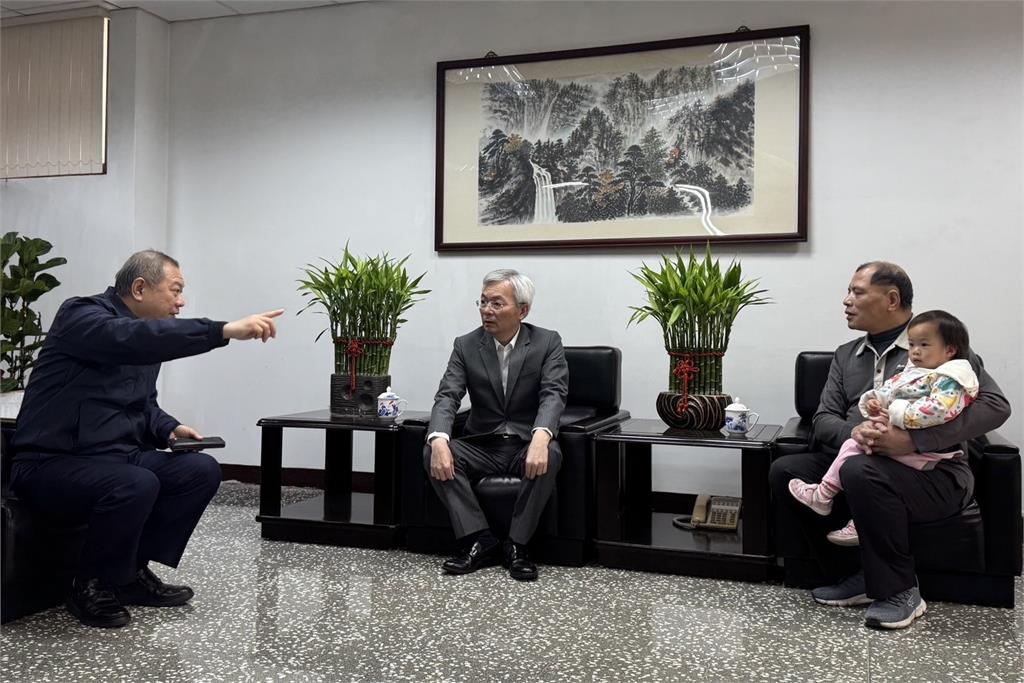 快新聞／新北派出所長劉宗鑫攔截毒駕英勇殉職　警政署長張榮興今慰問家屬場面感人