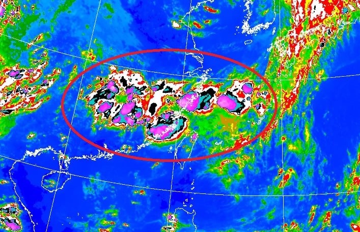 快新聞／熱低壓蠢蠢欲動！    鄭明典一圖曝「這一區」對流不單純
