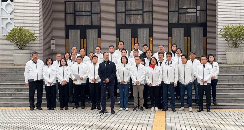 藍營推反戒嚴、反廢死公投案！吳崢「1句話」秒打臉…狂酸朱立倫：前後矛盾