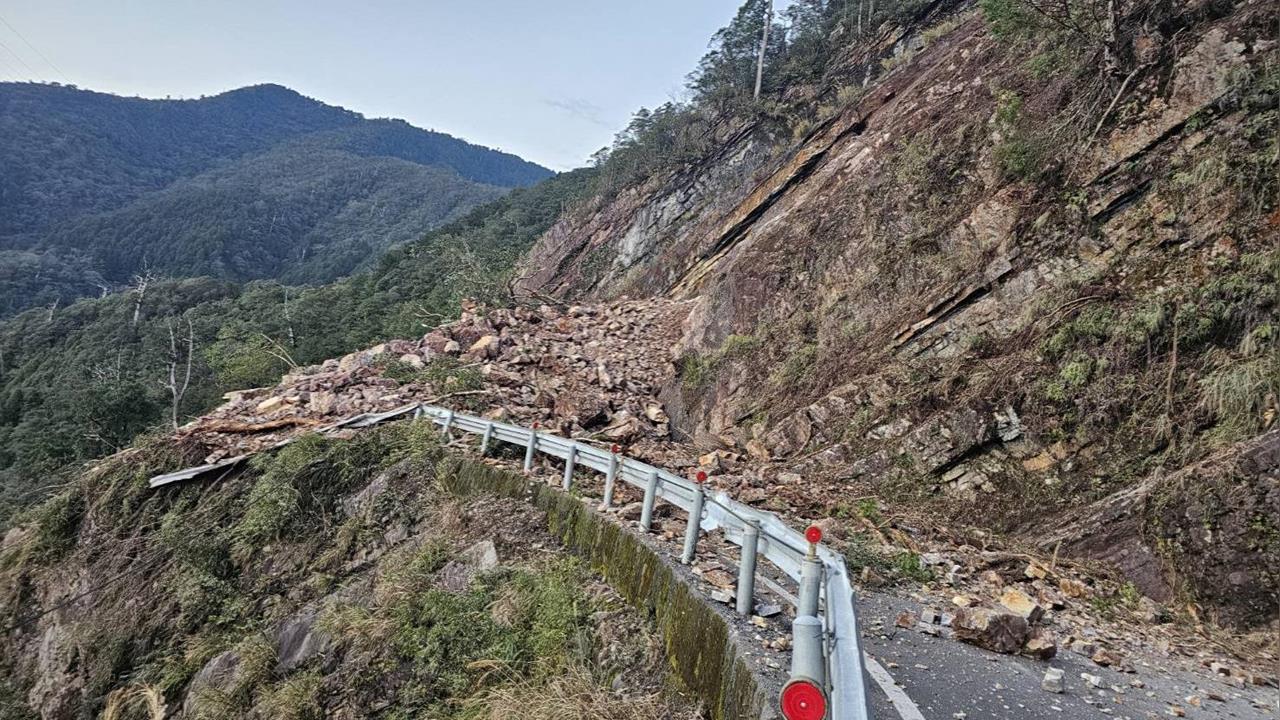 快新聞／不要上山！北橫明池路段大規模坍方　雙向交通中斷