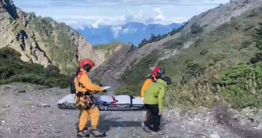 南湖大山登山驚魂！53歲男疑高山症殞命　空勤吊掛遺體下山