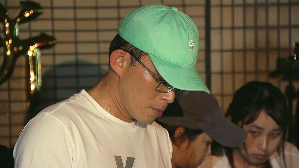 陳佩琪北所靜坐聲援柯文哲　黃國昌現身轟法務部長