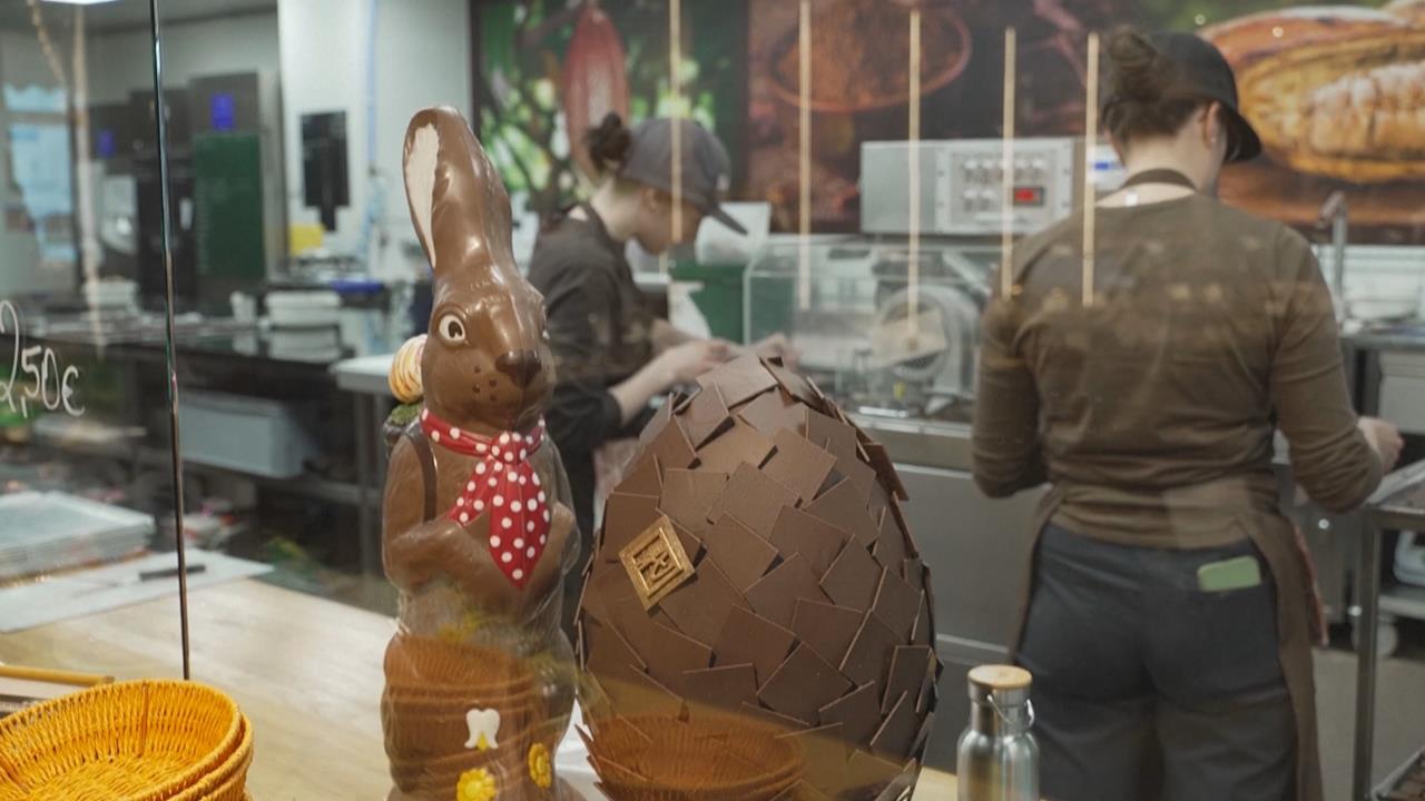 巧克力店趕製復活節兔 原物料飆漲壓縮利潤