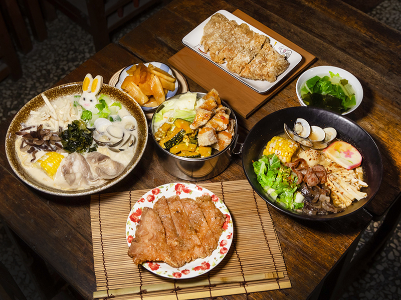 嘉義老屋食堂│復古氛圍品嘗「酥炸魯排鐵盒子」的回憶殺！