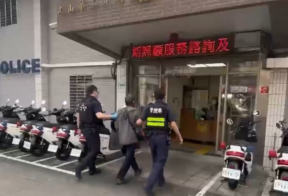 拉車門試手氣　65歲男涉竊汽車財物得手2000元被逮