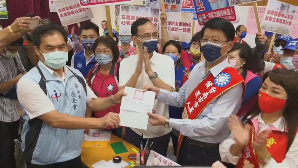 朱立倫南下陪謝龍介登記　基進議員參選人抗議藍營