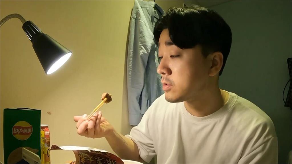 打破印象!南韓歐巴初嚐台灣牛肉泡麵超驚艷 直呼:好像餐廳美食
