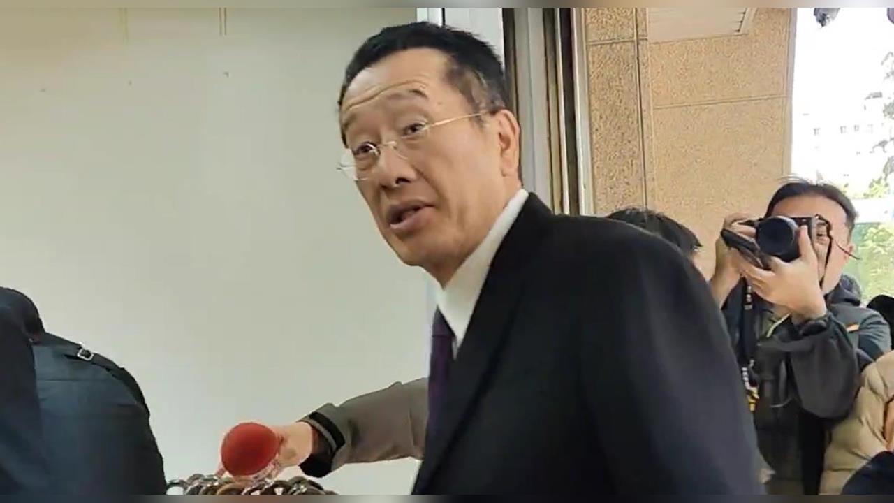 快新聞／軍購期限逼近！顧立雄親赴民眾黨團　回應媒體：來協商