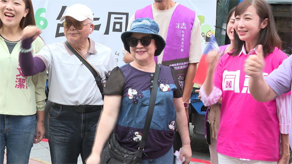 綠議員、罷免團體車隊掃街　民眾喊：拚命也要去投票！