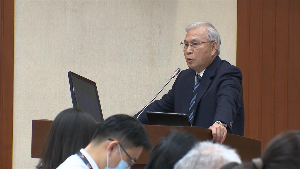 楊金龍日前談匯率頻結巴遭疑心虛　特地澄清「口才不好」